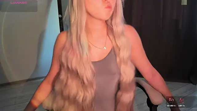 Snapshot of Lana_Younes chatting on 10/10/25, 12:04 Lana Younes online show from 10/10/25, 12:04