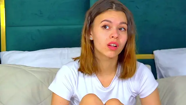 Snapshot of PollyLanders chatting on 02/05/25, 12:38 PollyLanders online show from 02/05/25, 12:38