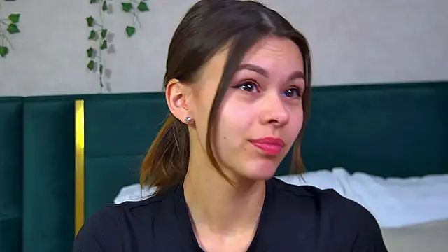 Snapshot of PollyLanders chatting on 02/20/25, 06:50 PollyLanders online show from 02/20/25, 06:50