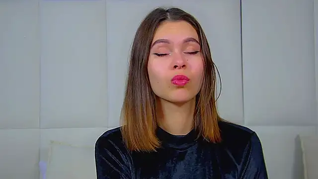 Snapshot of PollyLanders chatting on 10/06/25, 07:11 PollyLanders online show from 10/06/25, 07:11