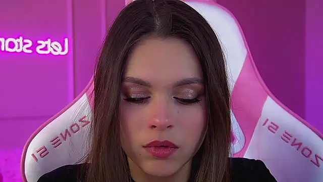 Snapshot of PollyLanders chatting on 03/06/26, 06:59 PollyLanders online show from 03/06/26, 06:59