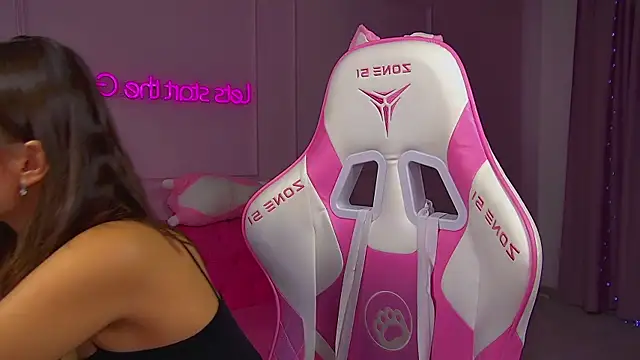 Snapshot of PollyLanders chatting on 03/21/26, 08:19 PollyLanders online show from 03/21/26, 08:19