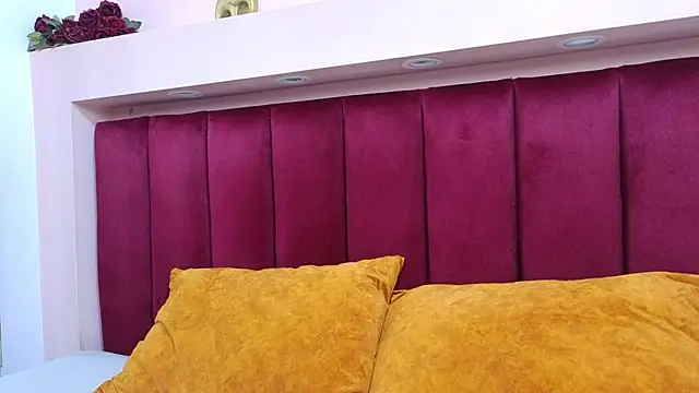 Snapshot of JESSYCORTES chatting on 01/08/25, 11:32 JESSYCORTES online show from 01/08/25, 11:32