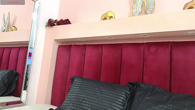 Snapshot of JESSYCORTES chatting on 02/08/25, 01:44 JESSYCORTES online show from 02/08/25, 01:44