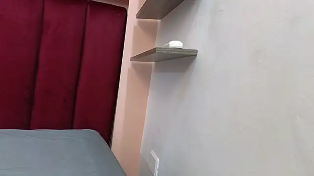 Snapshot of JESSYCORTES chatting on 02/21/25, 01:44 JESSYCORTES online show from 02/21/25, 01:44