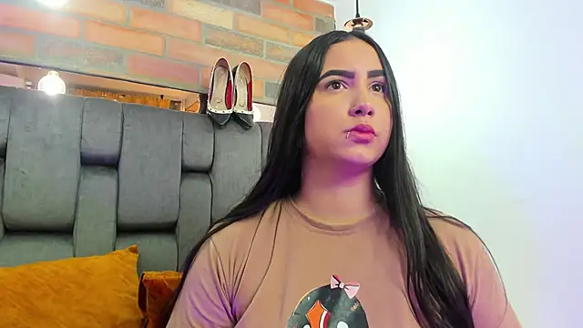 Snapshot of JESSYCORTES chatting on 09/09/25, 01:43 JESSYCORTES online show from 09/09/25, 01:43