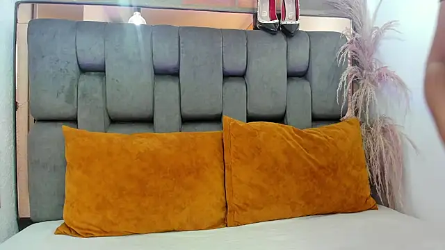 Snapshot of JESSYCORTES chatting on 09/11/25, 01:55 JESSYCORTES online show from 09/11/25, 01:55