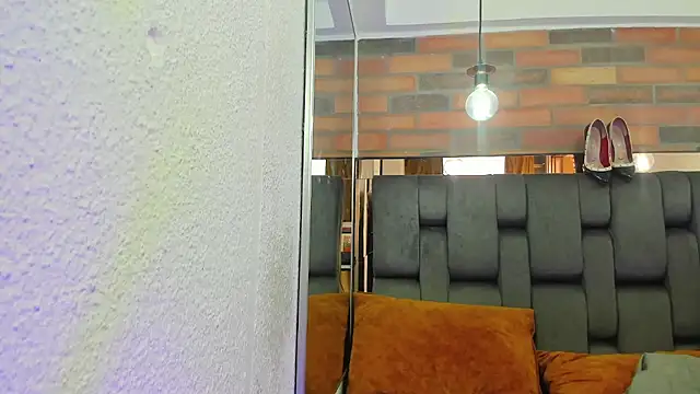 Snapshot of JESSYCORTES chatting on 09/15/25, 01:55 JESSYCORTES online show from 09/15/25, 01:55