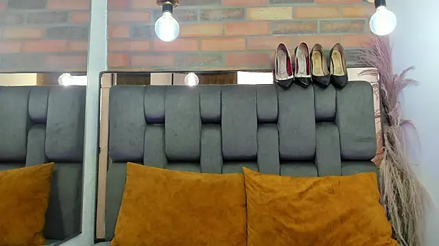 Snapshot of JESSYCORTES chatting on 09/30/25, 02:44 JESSYCORTES online show from 09/30/25, 02:44