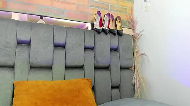 Snapshot of JESSYCORTES chatting on 10/04/25, 02:37 JESSYCORTES online show from 10/04/25, 02:37