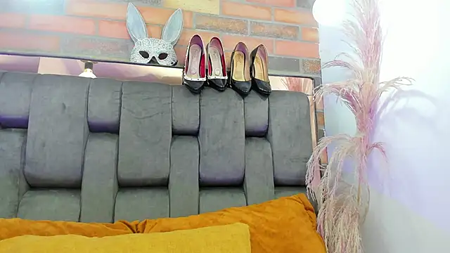 Snapshot of JESSYCORTES chatting on 10/06/25, 02:03 JESSYCORTES online show from 10/06/25, 02:03