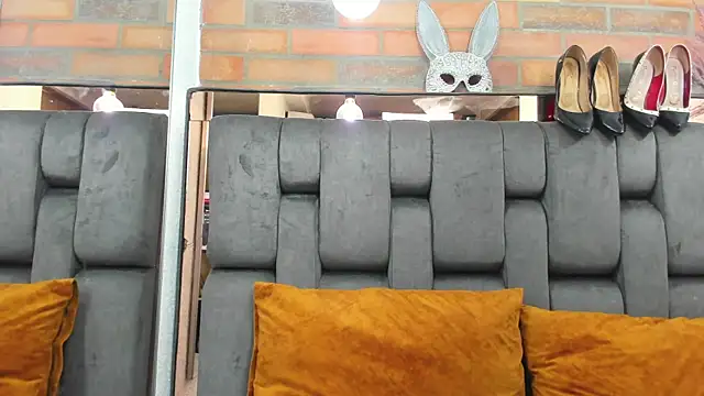 Snapshot of JESSYCORTES chatting on 10/14/25, 02:29 JESSYCORTES online show from 10/14/25, 02:29