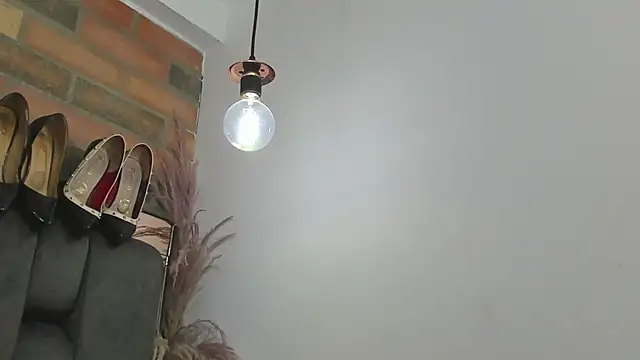 Snapshot of JESSYCORTES chatting on 10/17/25, 02:41 JESSYCORTES online show from 10/17/25, 02:41