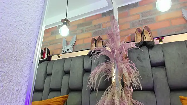 Snapshot of JESSYCORTES chatting on 10/18/25, 04:30 JESSYCORTES online show from 10/18/25, 04:30