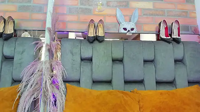 Snapshot of JESSYCORTES chatting on 10/23/25, 02:49 JESSYCORTES online show from 10/23/25, 02:49