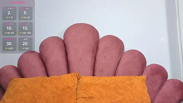 Snapshot of JESSYCORTES chatting on 10/26/25, 12:38 JESSYCORTES online show from 10/26/25, 12:38