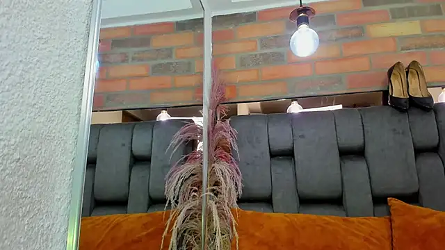 Snapshot of JESSYCORTES chatting on 12/19/25, 04:58 JESSYCORTES online show from 12/19/25, 04:58