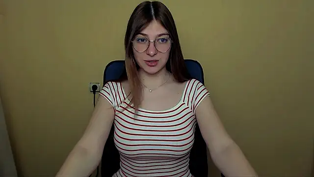 Snapshot of Luna_Lush_ chatting on 04/17/26, 09:23 Luna Lush online show from 04/17/26, 09:23