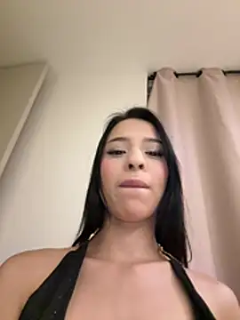 Snapshot of Sarah_cam06 chatting on 04/22/26, 11:39 Sarah cam06 online show from 04/22/26, 11:39