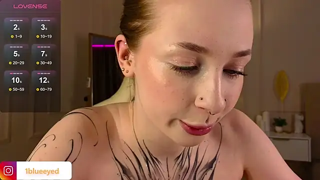 Snapshot of CurlyJenn chatting on 03/09/25, 12:31 CurlyJenn online show from 03/09/25, 12:31