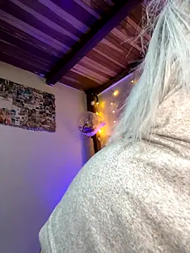 SophiaWeestt99 online show from 11/09/25, 02:32