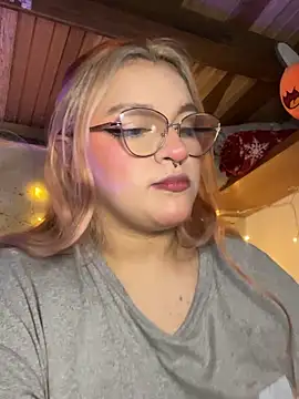 SophiaWeestt99 online show from 02/03/26, 03:15