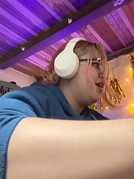 SophiaWeestt99 online show from 05/18/26, 03:13