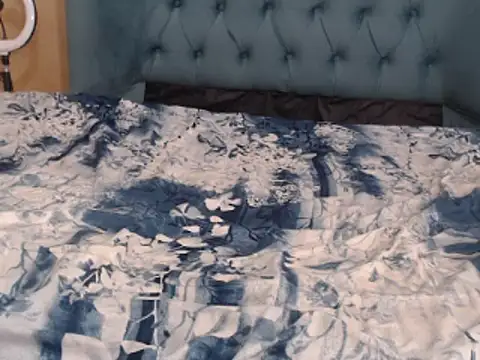 YoungVickyX online show from 01/05/25, 11:04