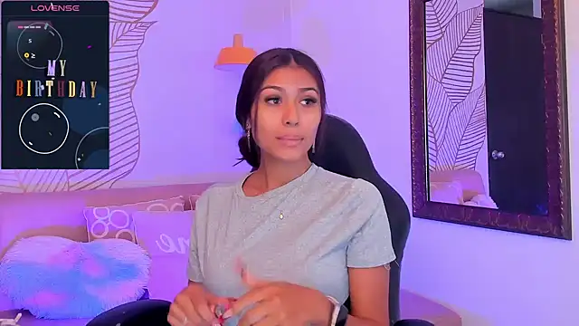 Snapshot of ZaraLim chatting on 12/13/24, 12:39 ZaraLim online show from 12/13/24, 12:39