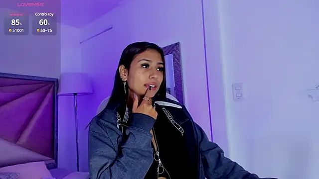 Snapshot of ZaraLim chatting on 12/28/24, 12:03 ZaraLim online show from 12/28/24, 12:03