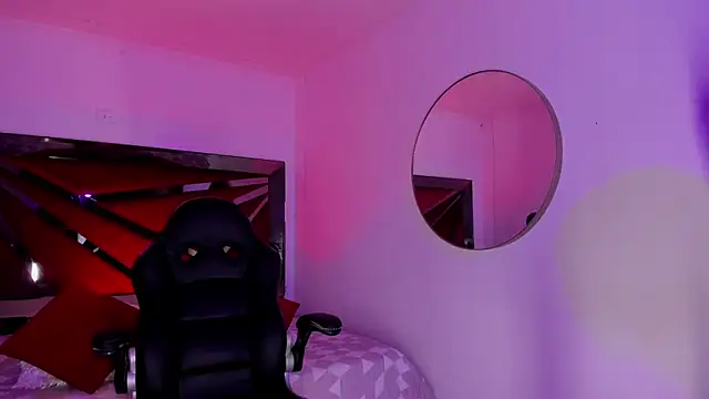 Snapshot of ZaraLim chatting on 01/20/25, 12:07 ZaraLim online show from 01/20/25, 12:07