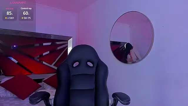 Snapshot of ZaraLim chatting on 02/15/25, 12:33 ZaraLim online show from 02/15/25, 12:33