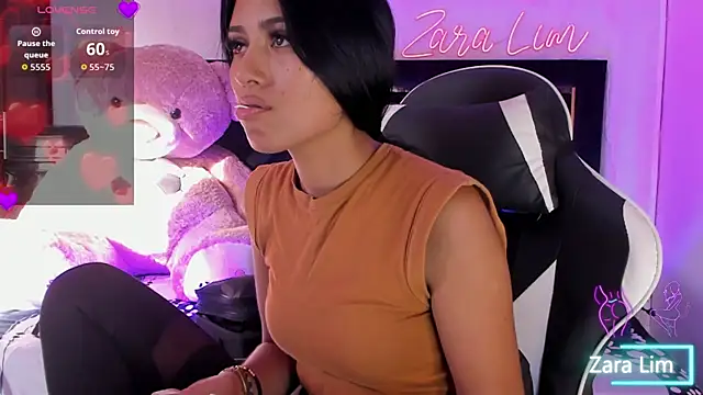 Snapshot of ZaraLim chatting on 09/13/25, 09:58 ZaraLim online show from 09/13/25, 09:58