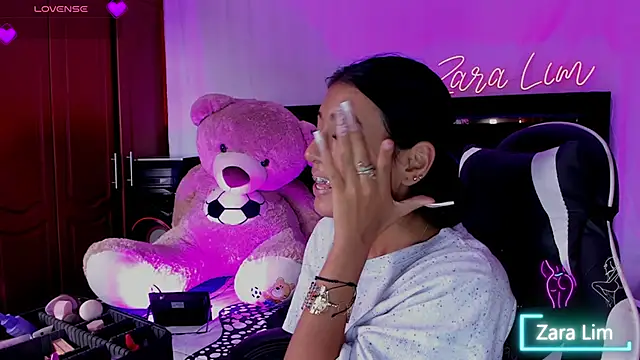 ZaraLim online show from 09/17/25, 07:48