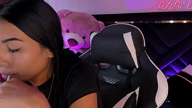 Snapshot of ZaraLim chatting on 09/28/25, 06:02 ZaraLim online show from 09/28/25, 06:02