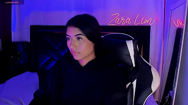 Snapshot of ZaraLim chatting on 11/16/25, 02:17 ZaraLim online show from 11/16/25, 02:17