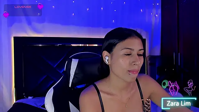 Snapshot of ZaraLim chatting on 12/03/25, 09:02 ZaraLim online show from 12/03/25, 09:02