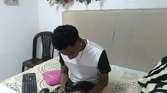 Snapshot of amarijones chatting on 01/19/25, 03:50 amarijones online show from 01/19/25, 03:50