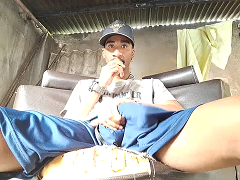 Snapshot of amarijones chatting on 09/28/25, 12:43 amarijones online show from 09/28/25, 12:43