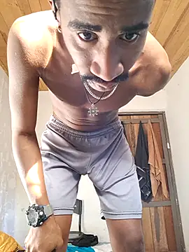 Snapshot of amarijones chatting on 10/19/25, 01:12 amarijones online show from 10/19/25, 01:12