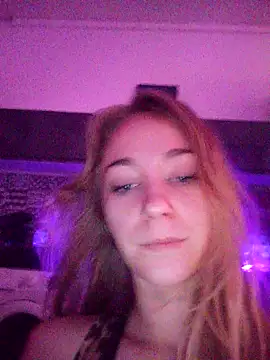 Snapshot of ElektrikFrancaise chatting on 11/12/25, 04:46 ElektrikFrancaise online show from 11/12/25, 04:46