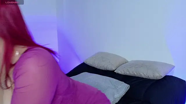 luccycollins  online show from 02/06/25, 02:15