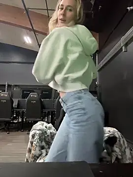 M1ssyk1ssy online show from 11/22/25, 09:14