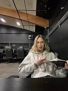 Snapshot of M1ssyk1ssy chatting on 03/22/26, 06:22 M1ssyk1ssy online show from 03/22/26, 06:22