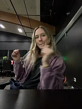 Snapshot of M1ssyk1ssy chatting on 04/11/26, 12:37 M1ssyk1ssy online show from 04/11/26, 12:37