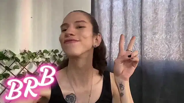 Snapshot of vodkadelulo chatting on 02/11/25, 04:44 vodkadelulo online show from 02/11/25, 04:44