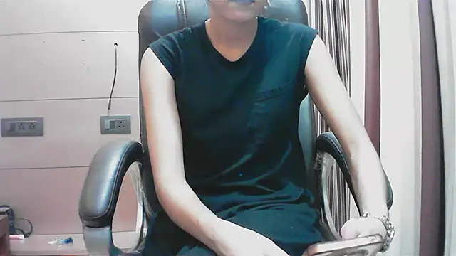 Snapshot of collage_hoty chatting on 09/18/25, 04:53 collage hoty online show from 09/18/25, 04:53