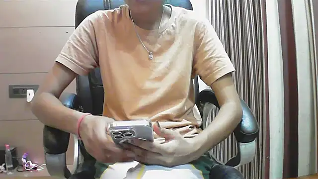 Snapshot of collage_hoty chatting on 10/31/25, 04:08 collage hoty online show from 10/31/25, 04:08