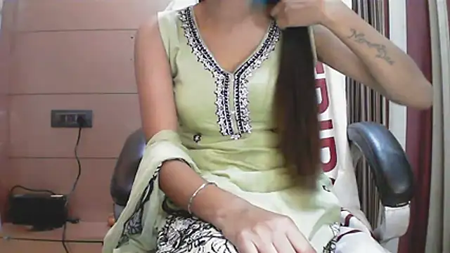 Snapshot of collage_hoty chatting on 12/22/25, 04:48 collage hoty online show from 12/22/25, 04:48