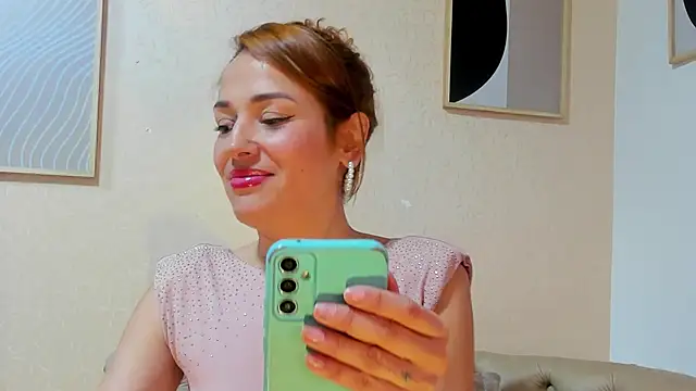 Snapshot of camilawm19 chatting on 03/15/25, 02:35 camilawm19 online show from 03/15/25, 02:35